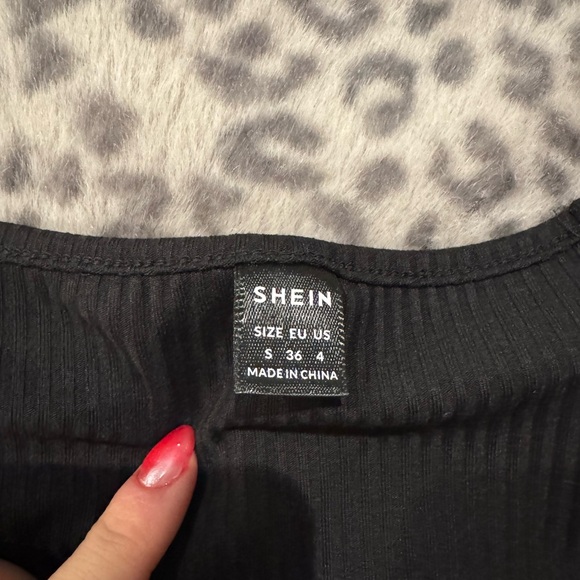 Black shein crop top - Picture 3 of 3